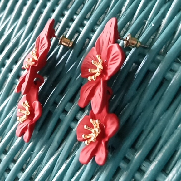 Red Tropical Flower Earrings - Picture 4 of 6